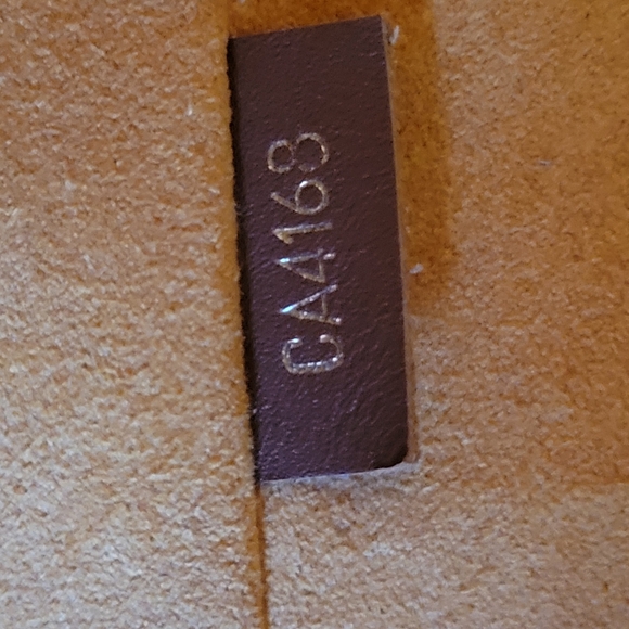 Louis Vuitton Monogram V Tote MM in Safran - Picture 5 of 13